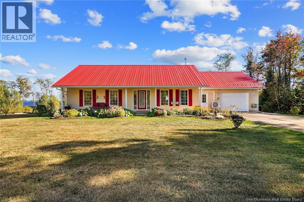 20 Sunview Ln W, Wuhrs Beach, NB E4B 4C2