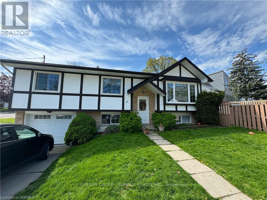 11 Rowan Ct, Hamilton, ON L8W 1V9