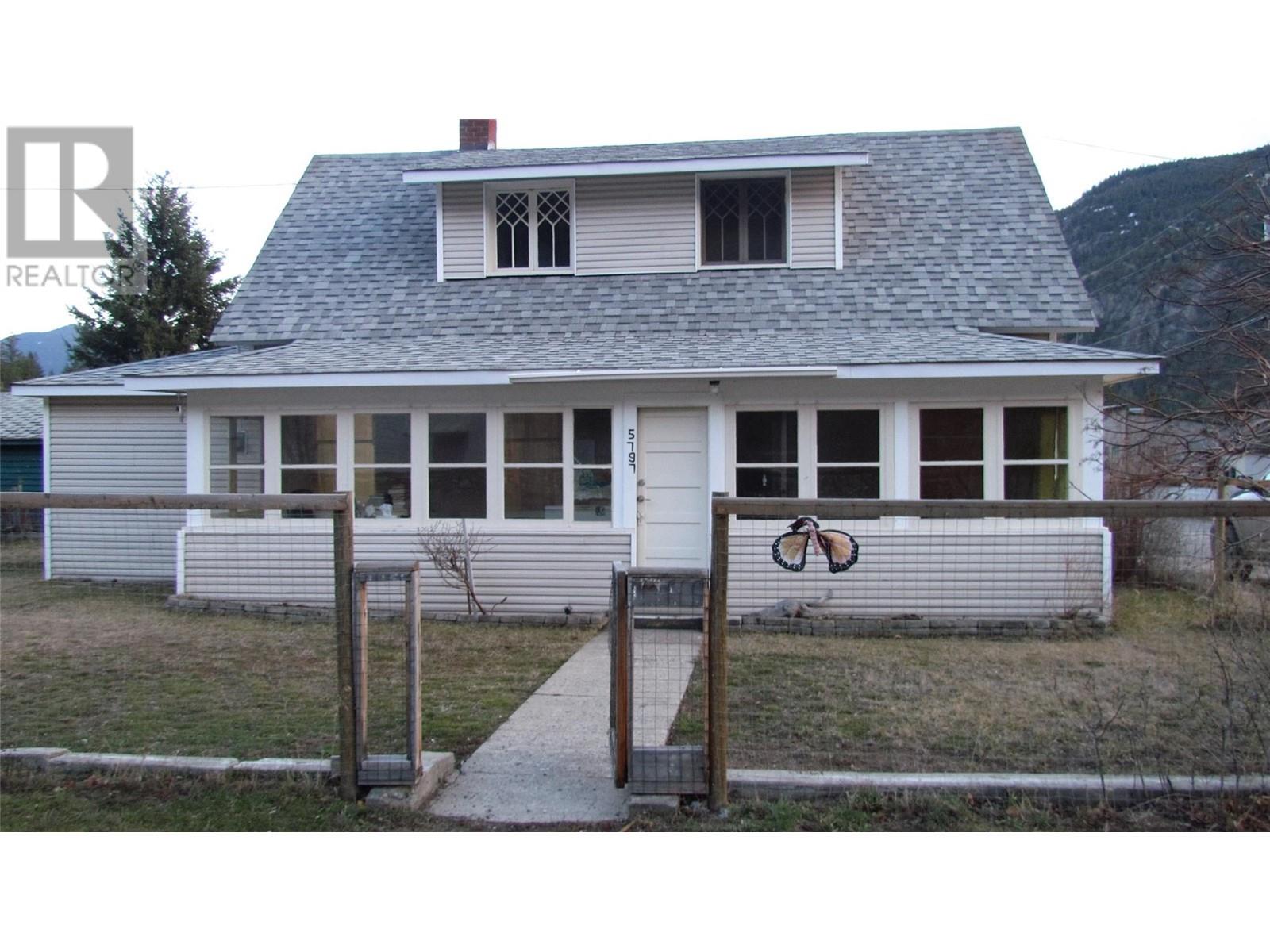 5797 Irene St, Hedley, BC V0X 1K0