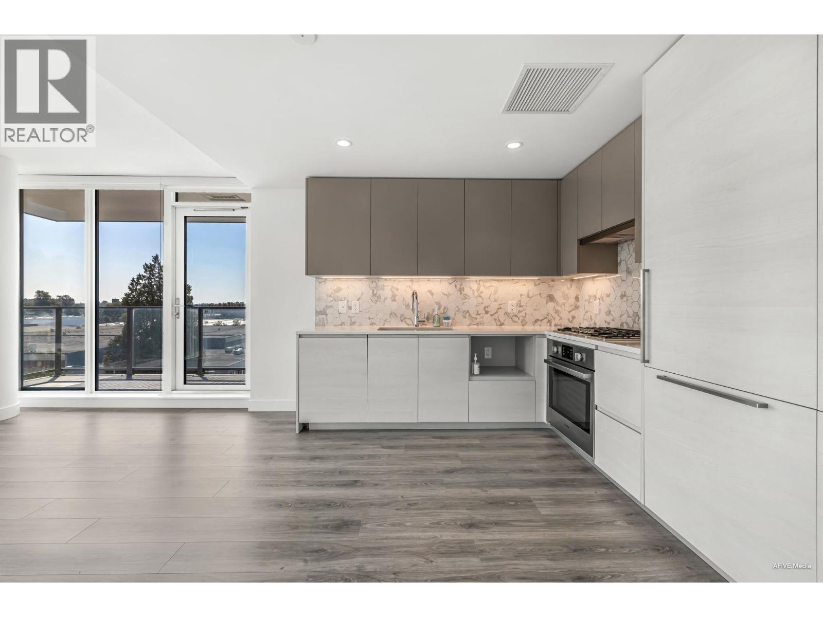 8181 Chester Street Unit 406, Vancouver, BC V5X 0J9