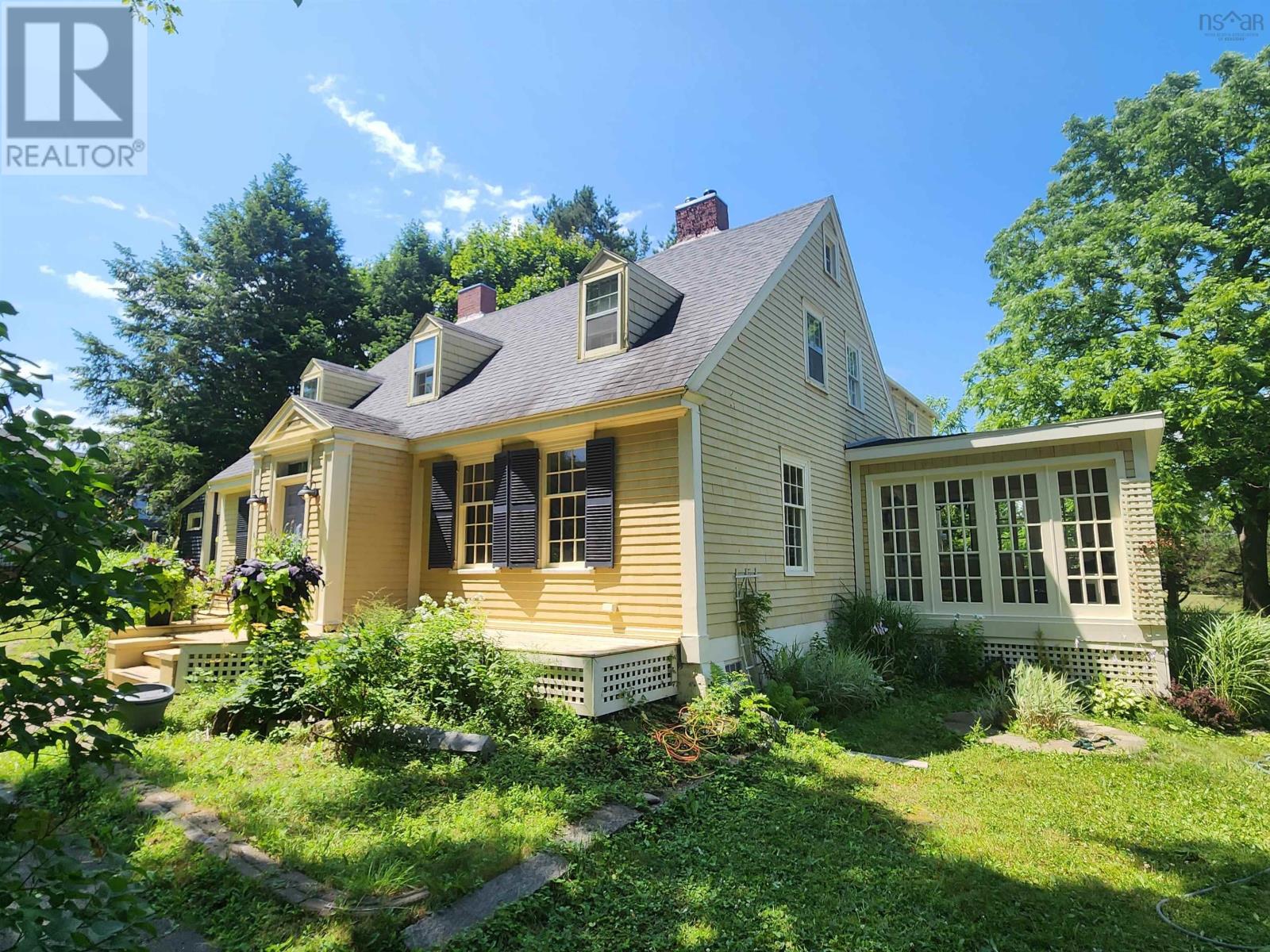382 Main St, Liverpool, NS B0T 1K0
