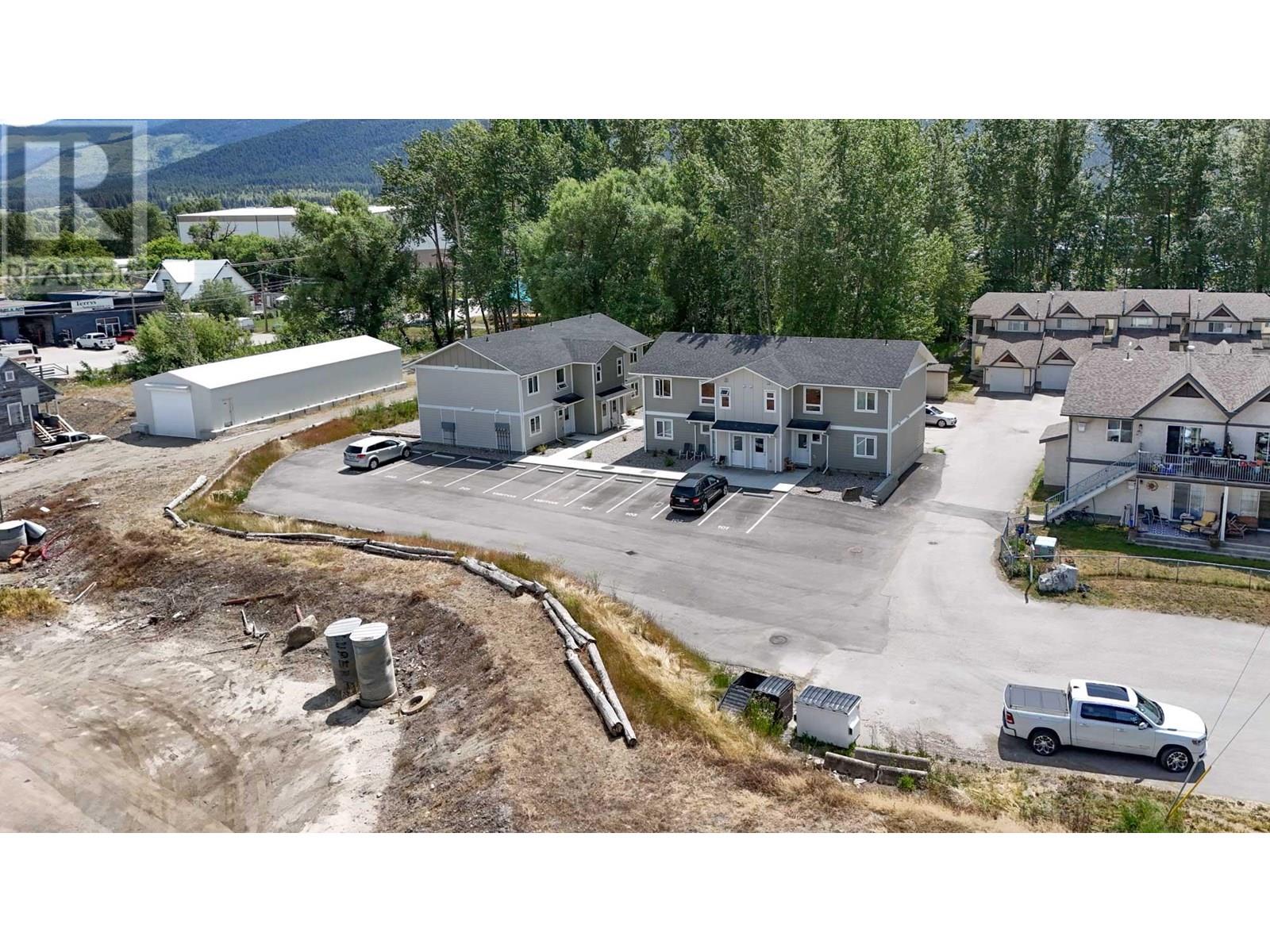 2142 Bessette St, Lumby, BC V0E 2G1