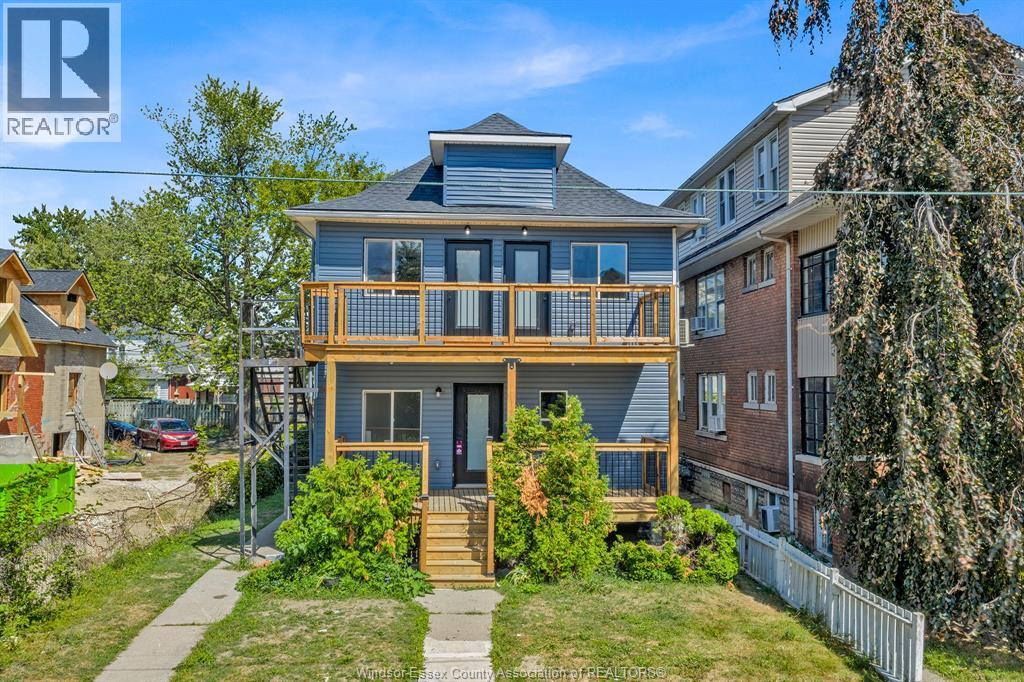 728 Pierre, Windsor, ON N9A 2K5