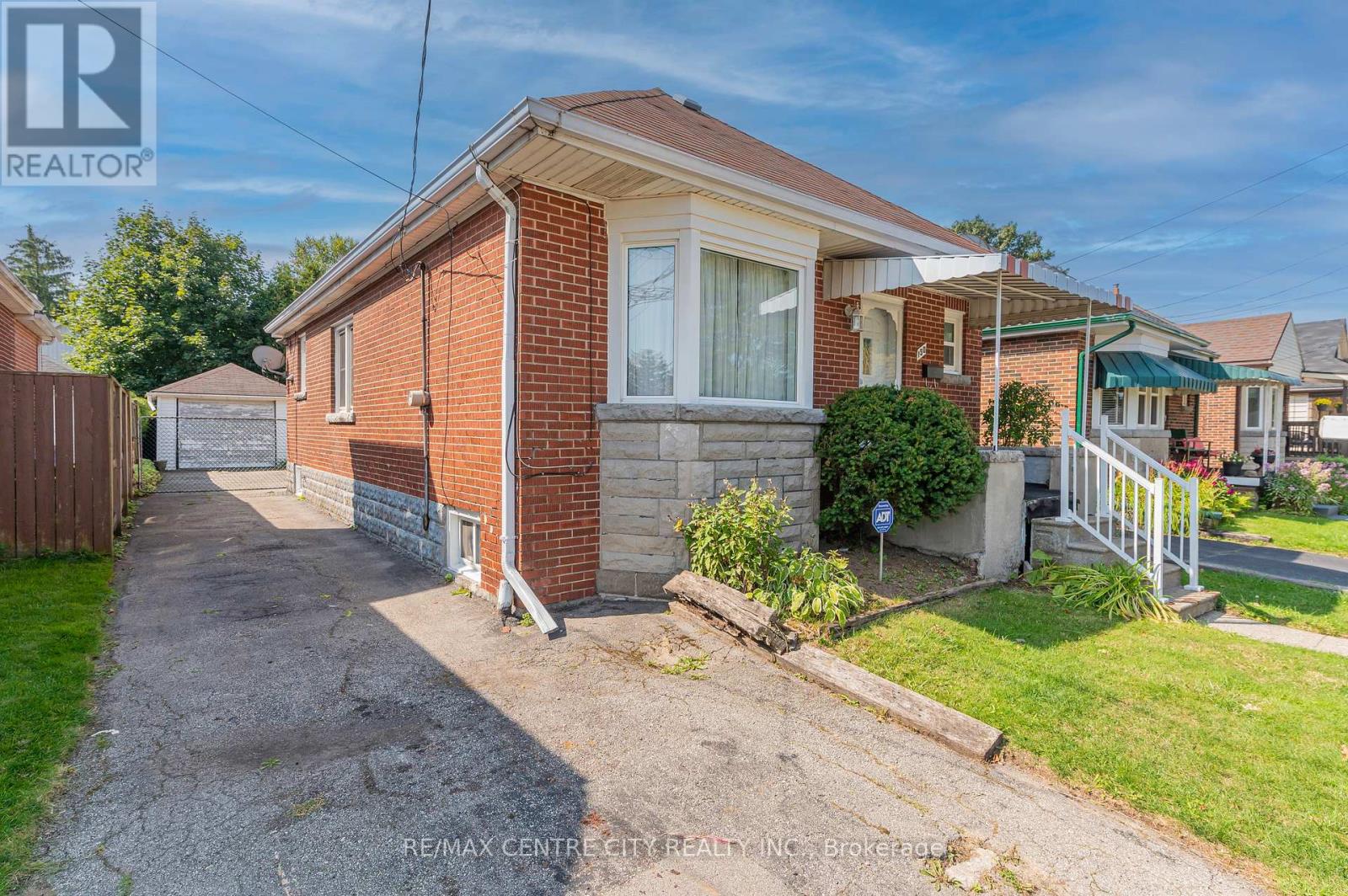 150 Brucedale Ave E, Hamilton, ON L9A 1N6