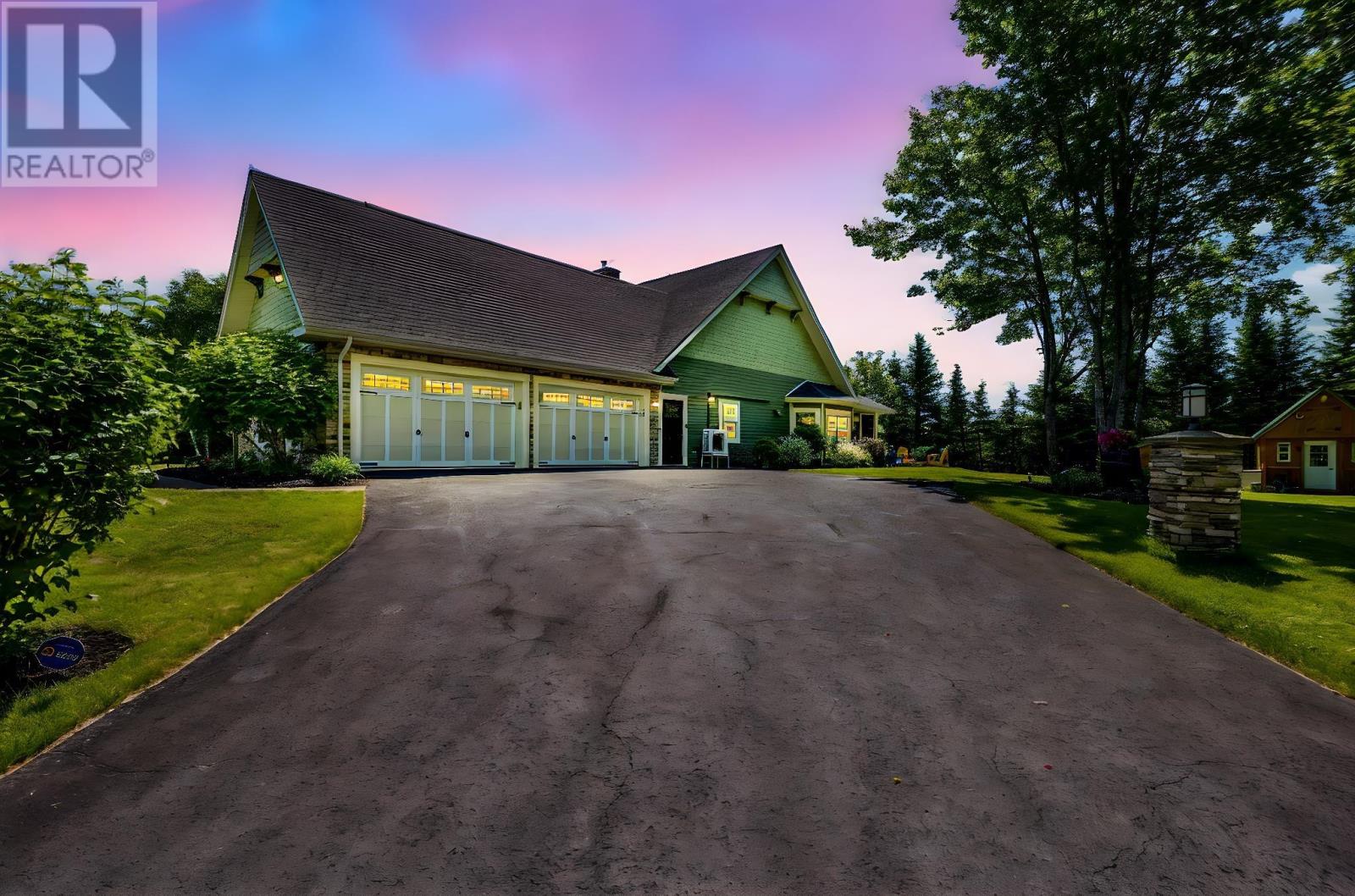 15 Norwood Ct, Porters Lake, NS B3E 1G3