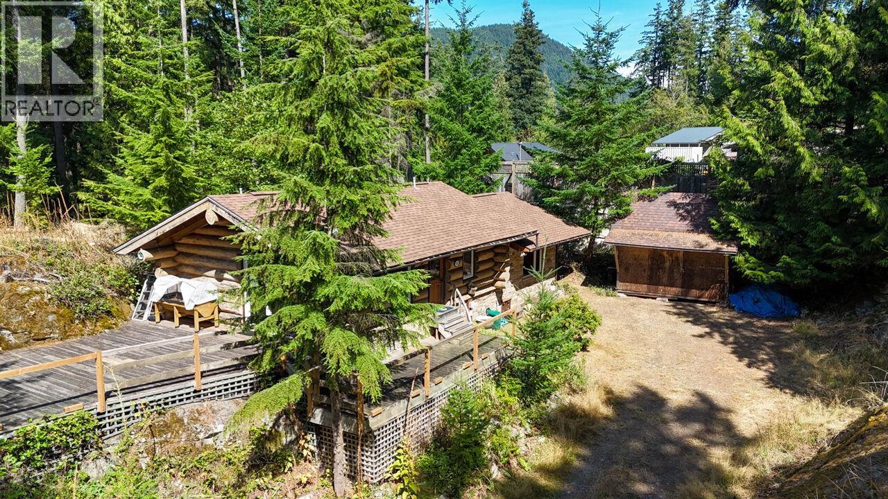 360 Salal Rd, Bowen Island, BC V0N 1G2