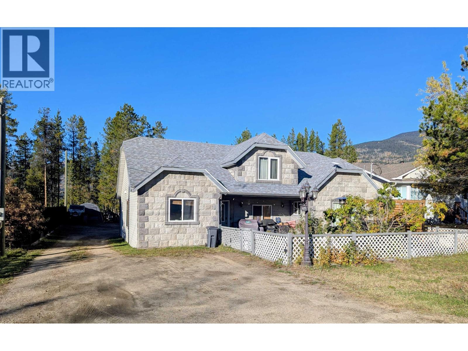 1222 14th Avenue, Valemount, BC V0E 2Z0