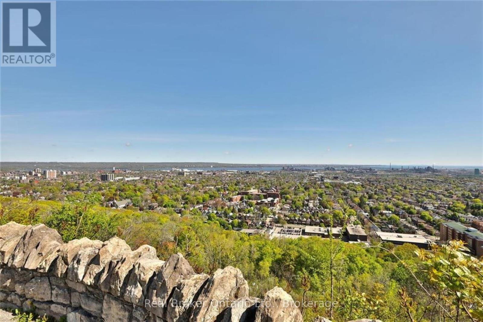205 Unit 5 East 36th St #c, Hamilton, ON L8V 3Y6
