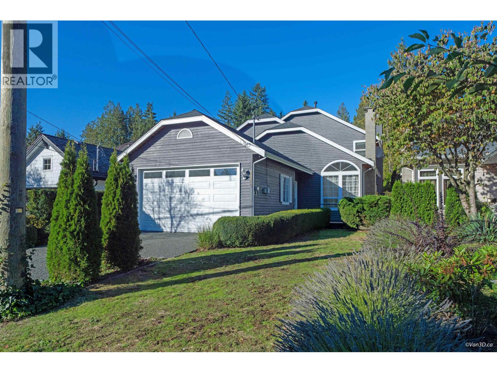 1072 Clements Ave, North Vancouver, BC V7R 2L4