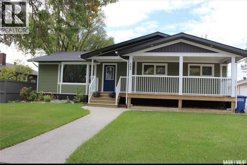 589 Poplar Cres, Shaunavon, SK S0N 2M0