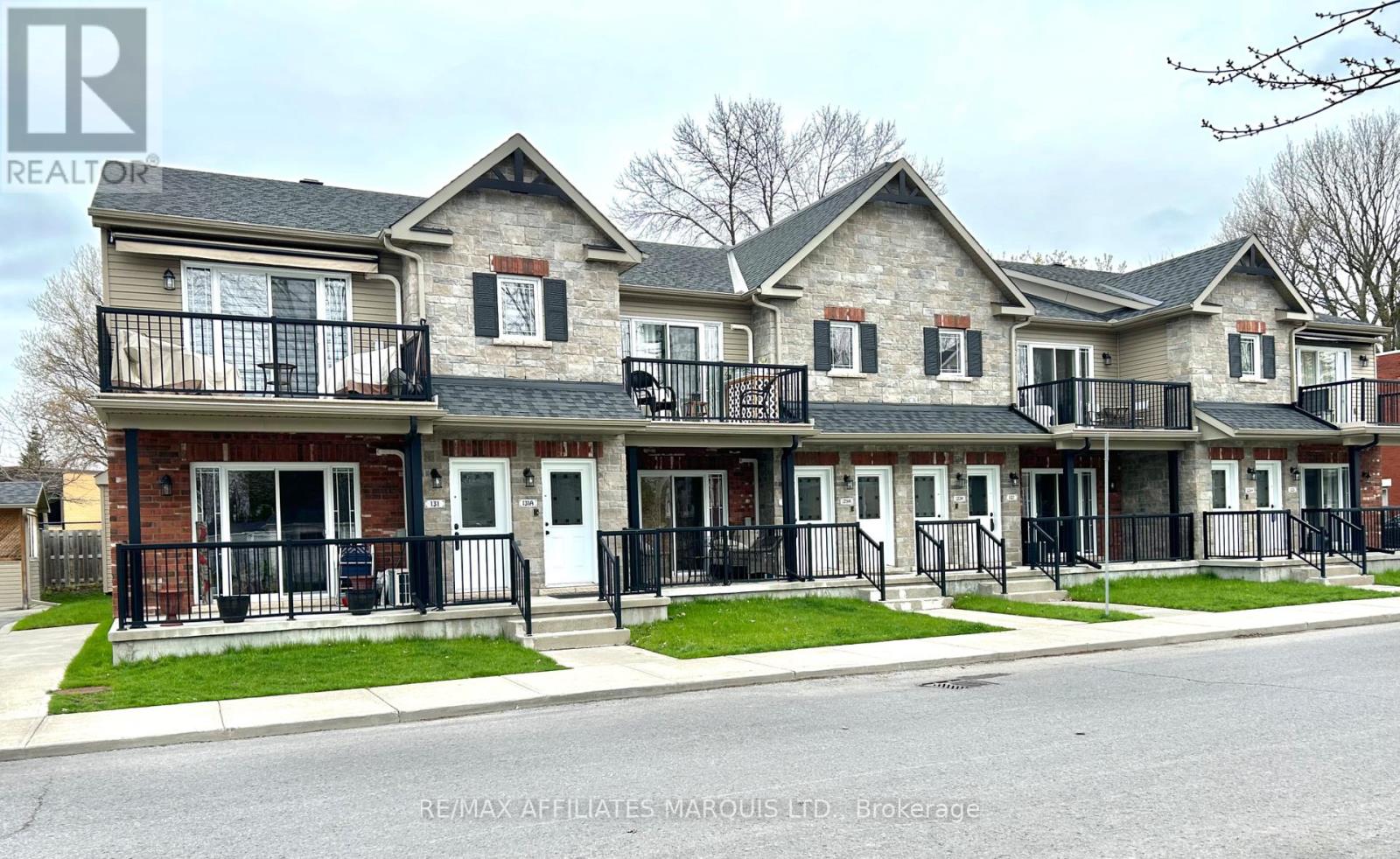 205 229 Water St E, Cornwall, ON K6H 1A2