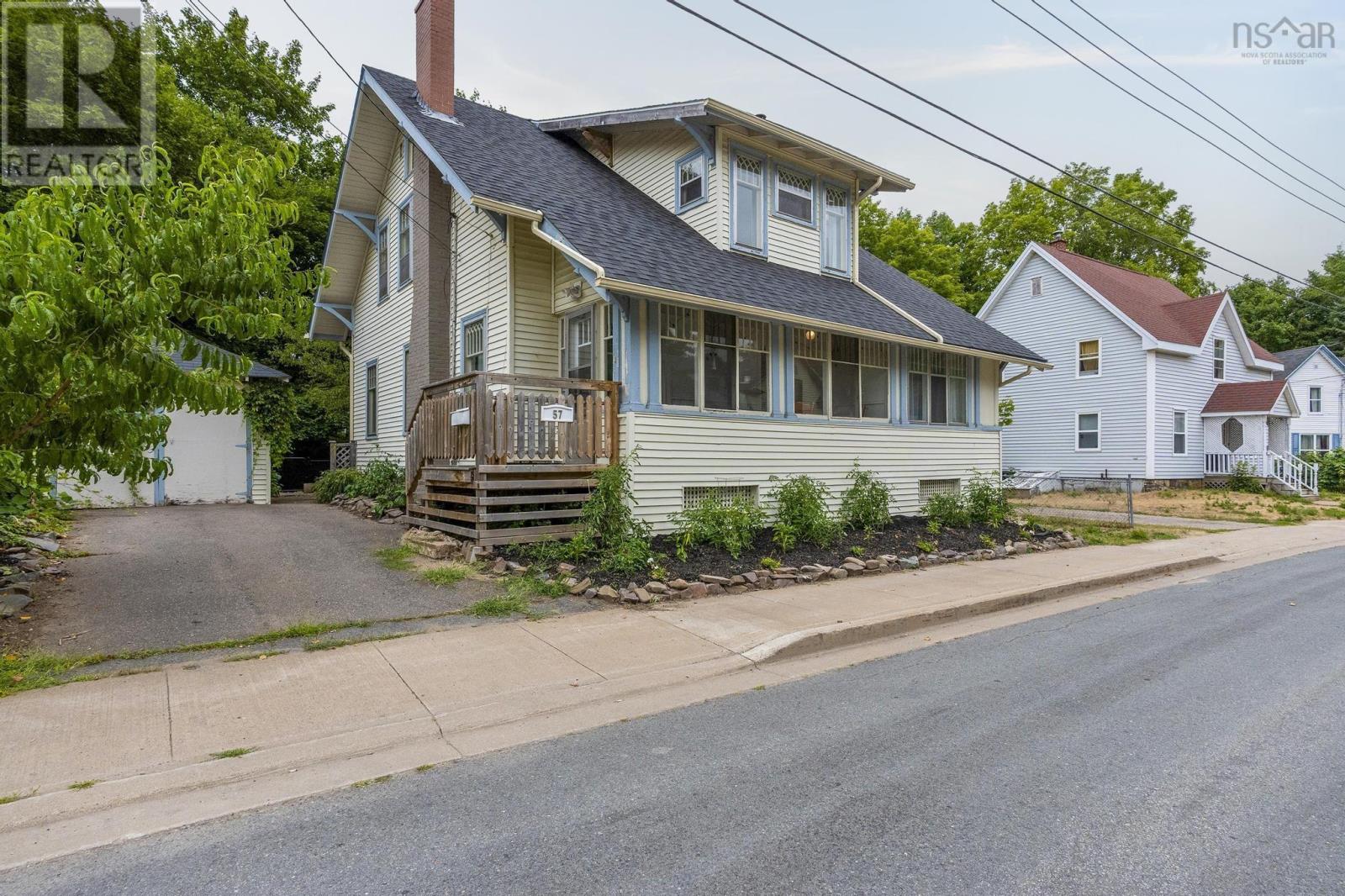 57 Crescent Ave, Kentville, NS B4N 1R1