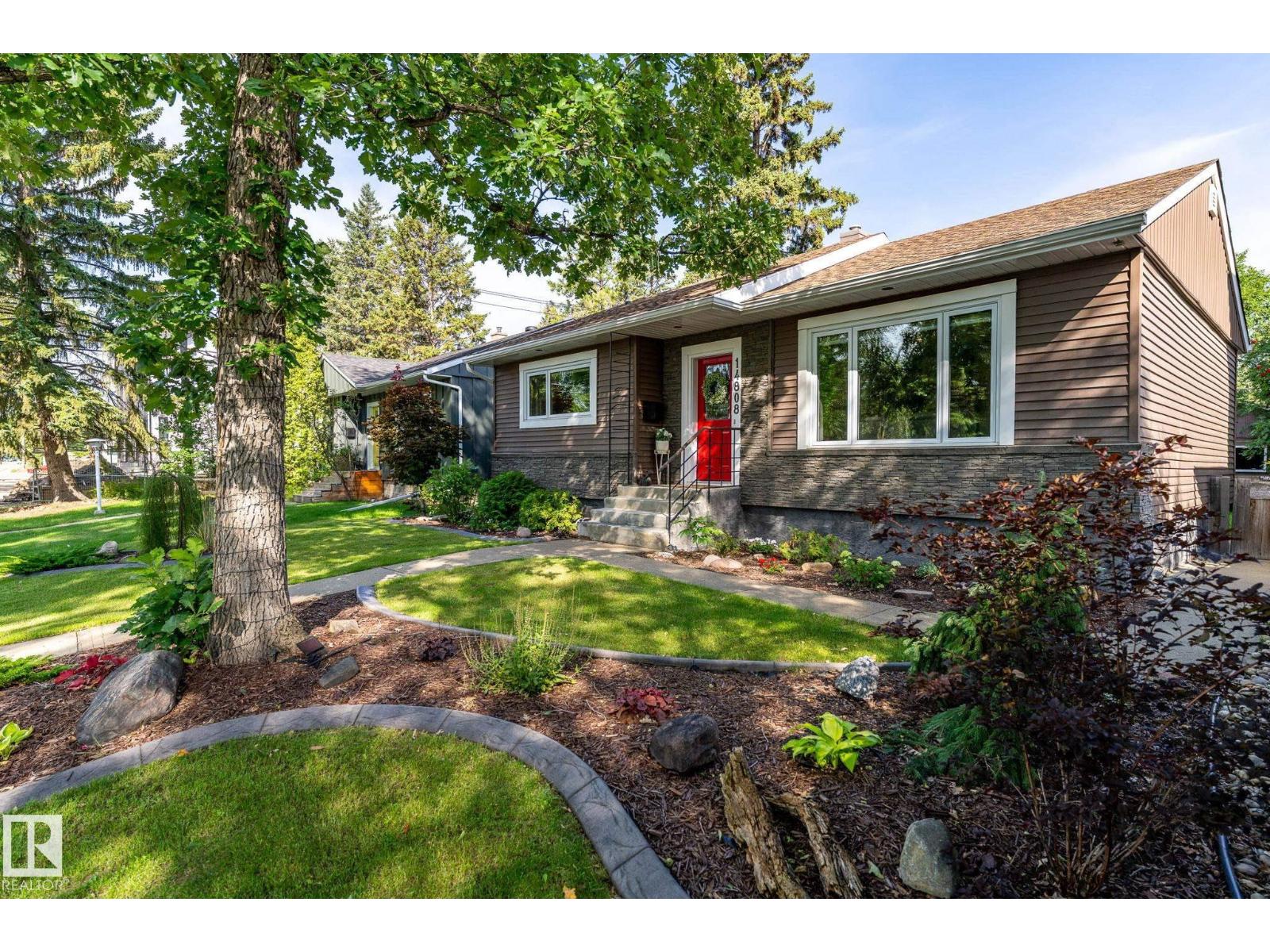 93 Av Nw Unit 14808, Edmonton, AB T5R 5G9