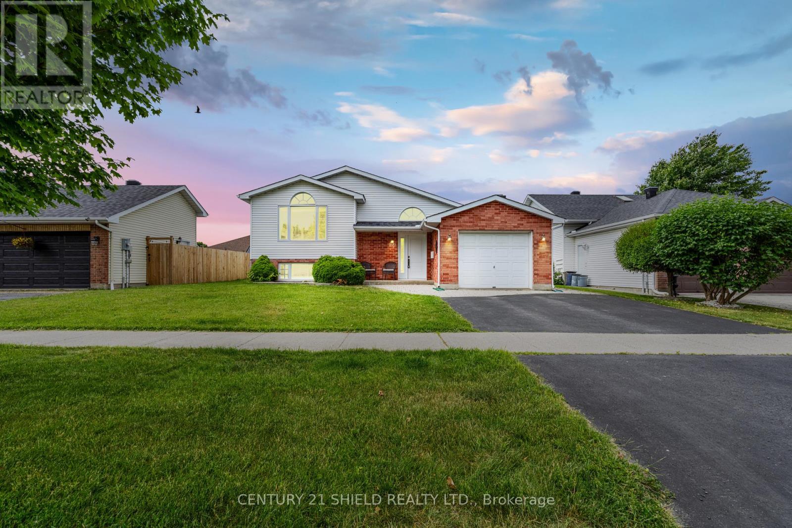 1861 Belvedere Cres, Cornwall, ON K6H 7C7