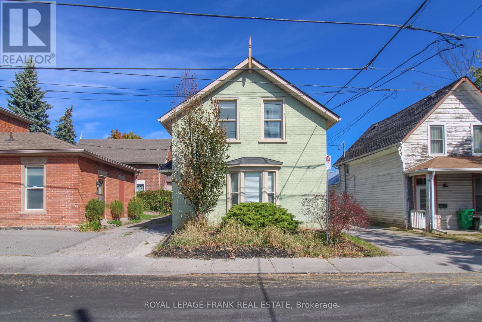 140 Antrim St Ward 3 St, Peterborough, ON K9H 3G3