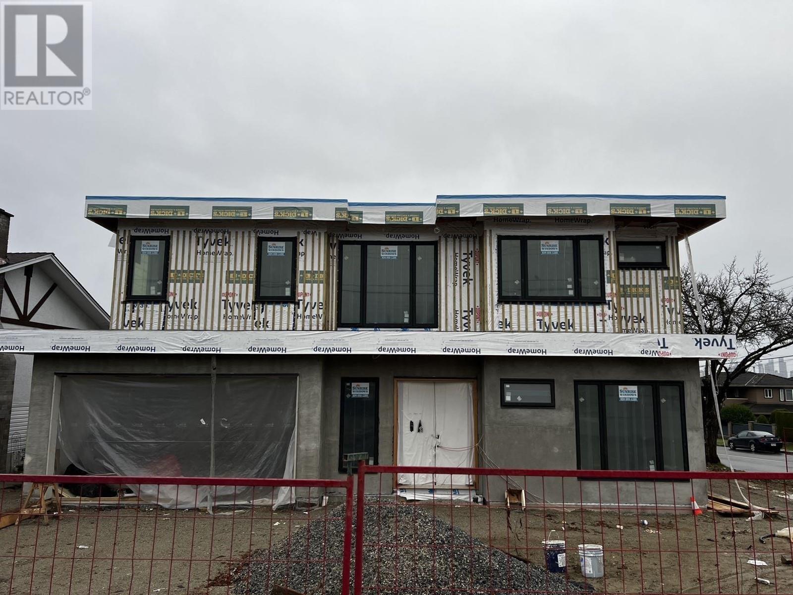 6708 Winch St, Burnaby, BC V5B 4K2