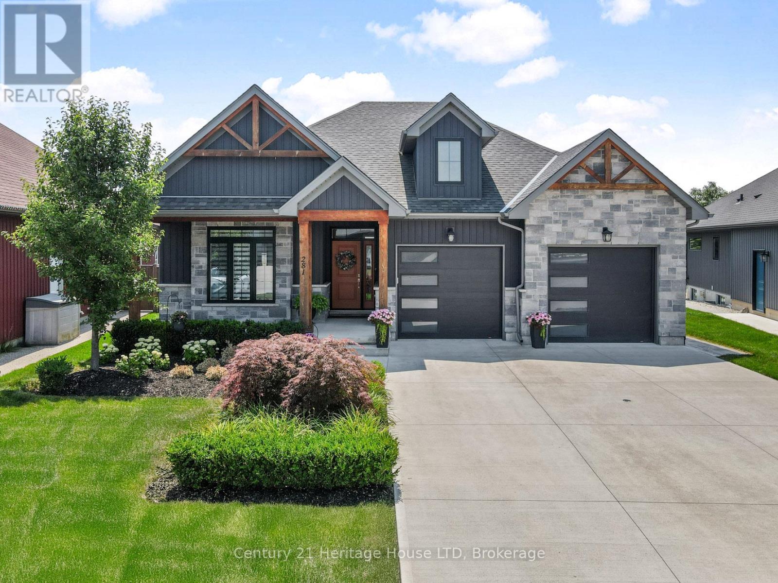 281 Regatta Dr, Welland, ON L3B 6E7