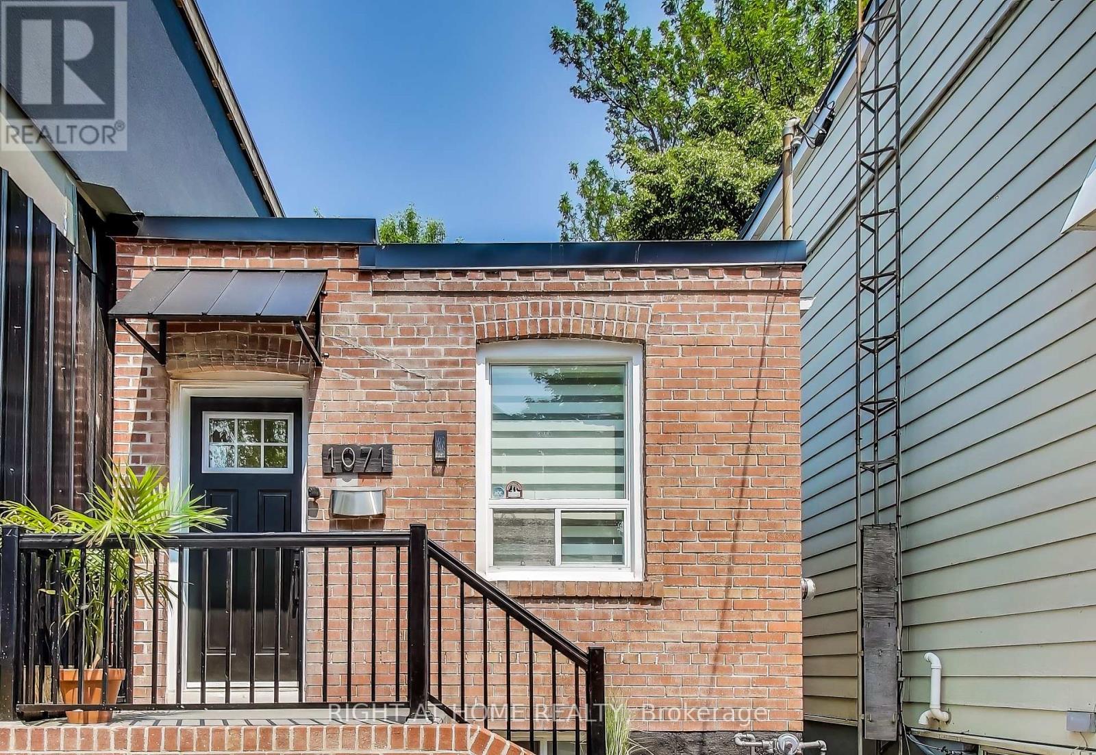 1071 Craven Rd, Toronto, ON M4J 4V7