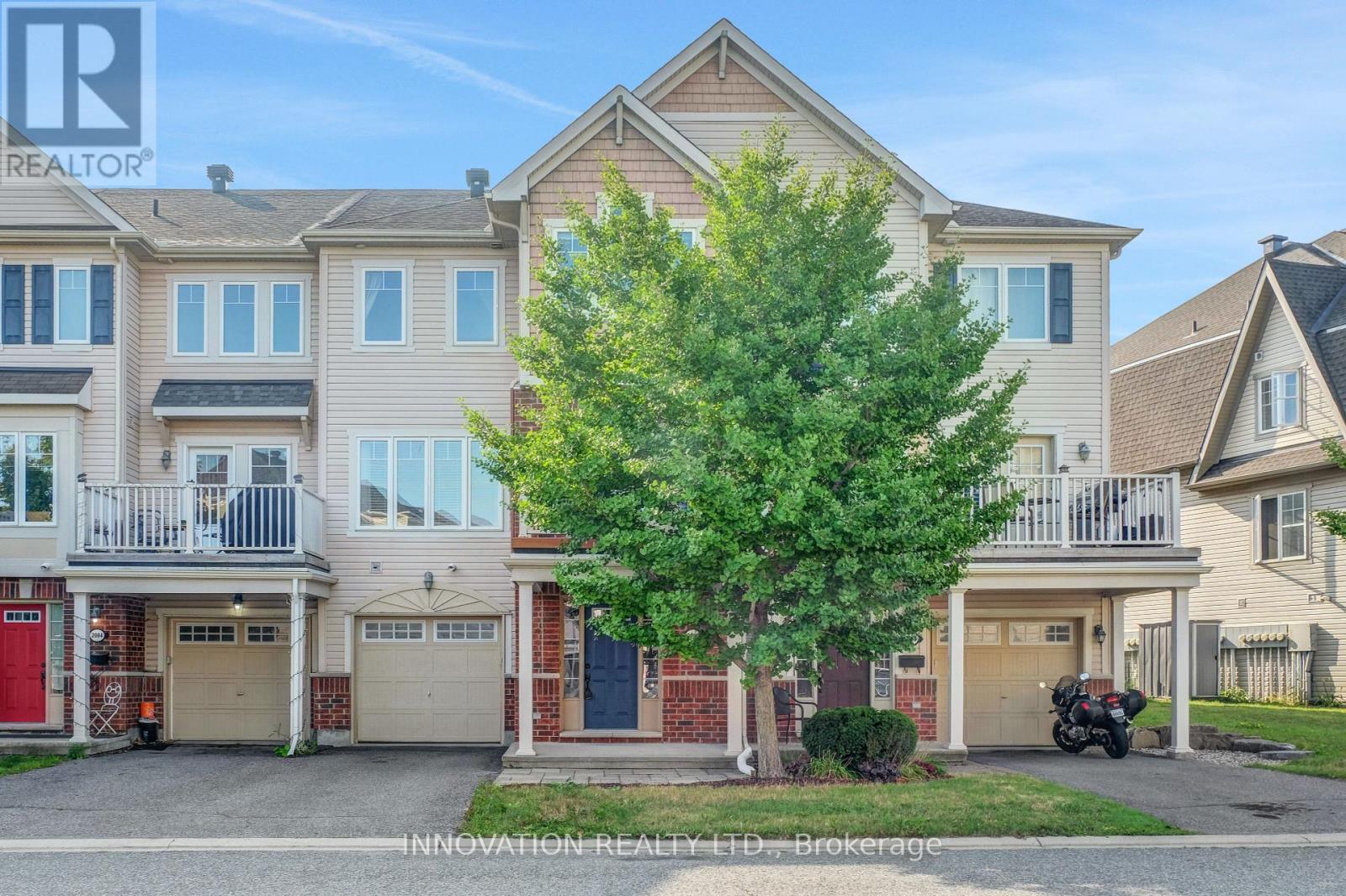 2082 Madrid Ave, Ottawa, ON K2J 0K4