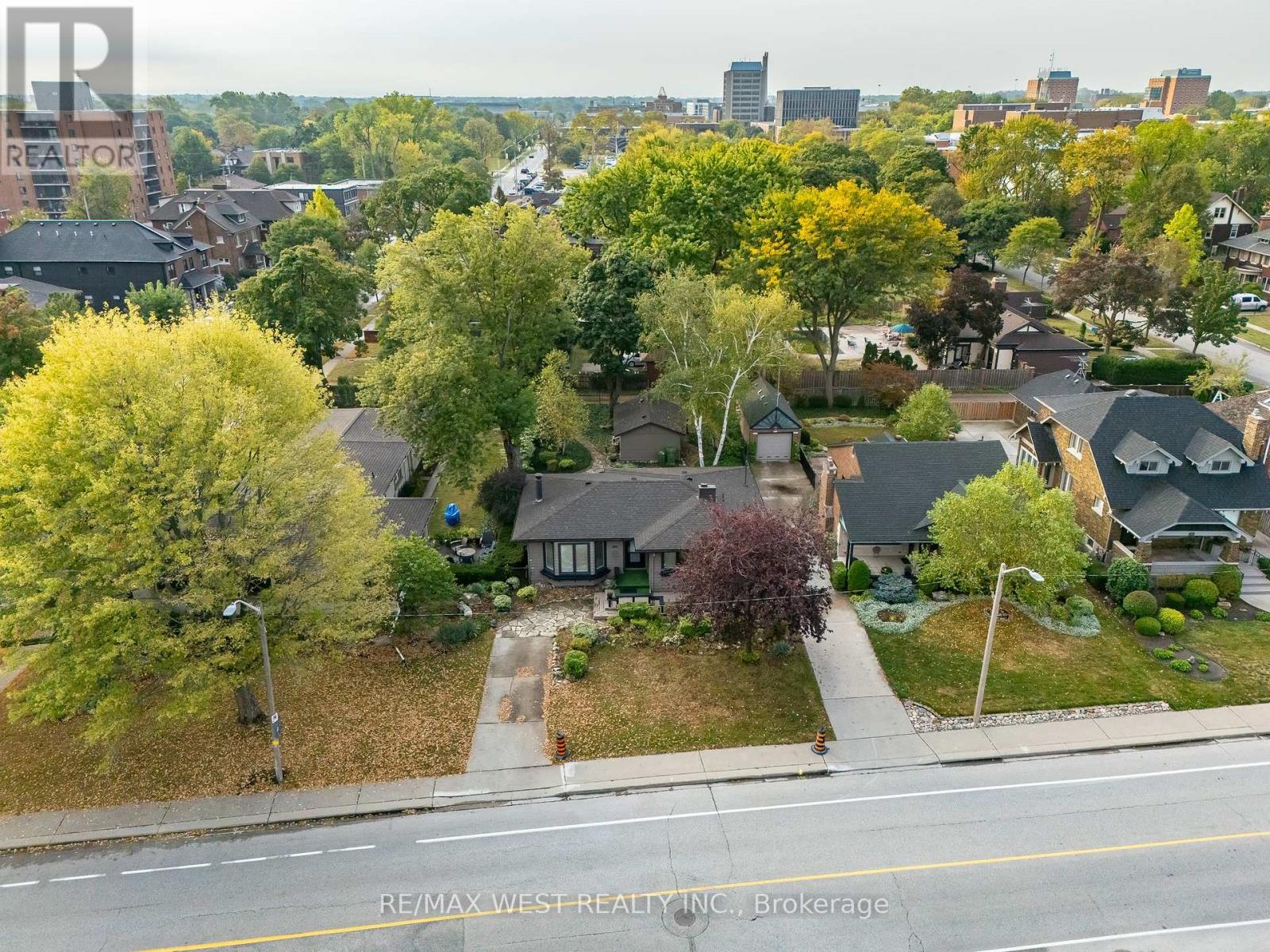 2437 Riverside Dr W, Windsor, ON N9B 1B2