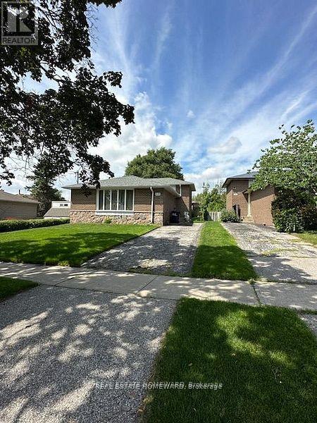 36 Manorglen Cres, Toronto, ON M1S 1W4