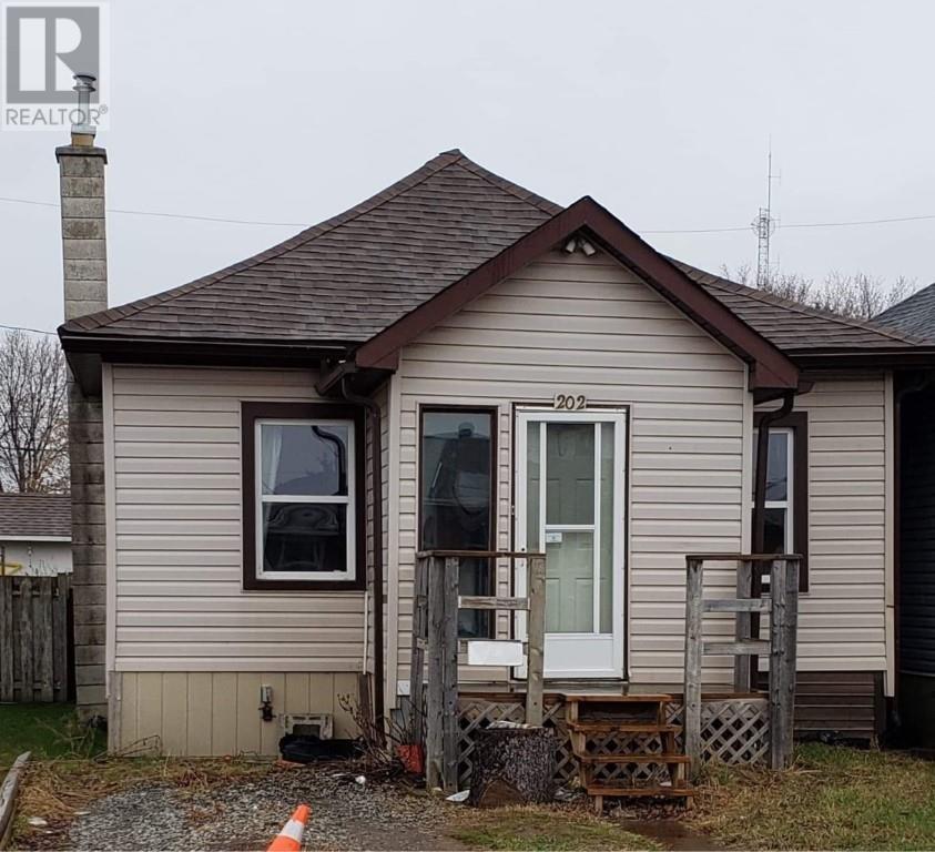 202 Cumming St, Thunder Bay, ON P7C 1N7