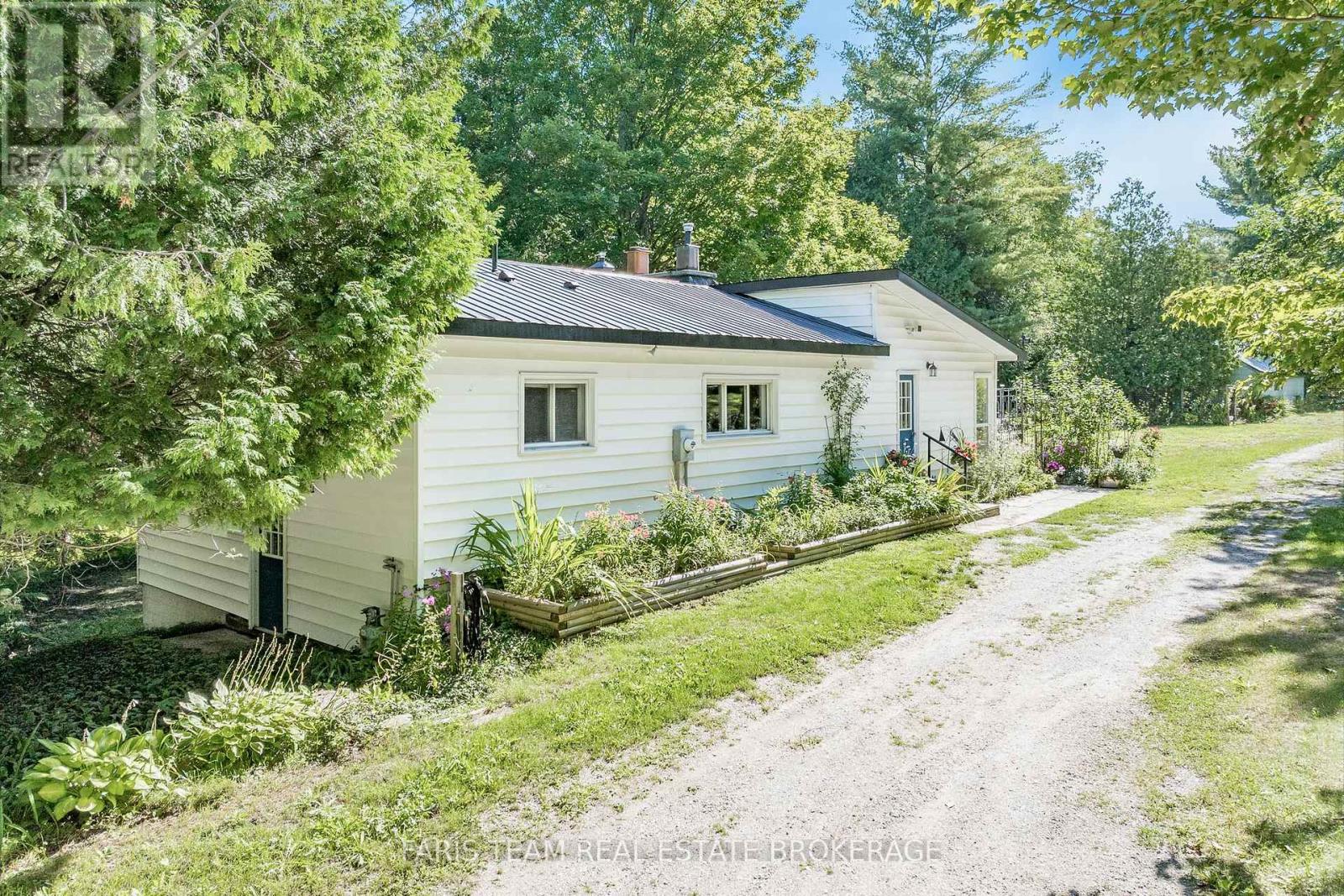 1983 Horseshoe Valley Rd W, Oro-Medonte, ON L4M 4Y8