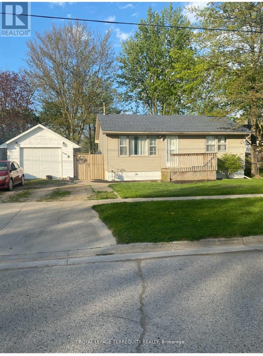239 Elizabeth St, Southwest Middlesex, ON N0L 1M0
