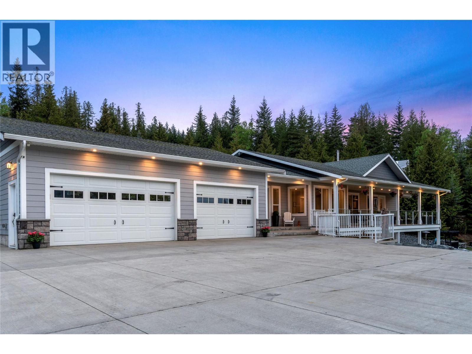 2030 Canoe Beach Dr NE, Salmon Arm, BC V1E 2M5
