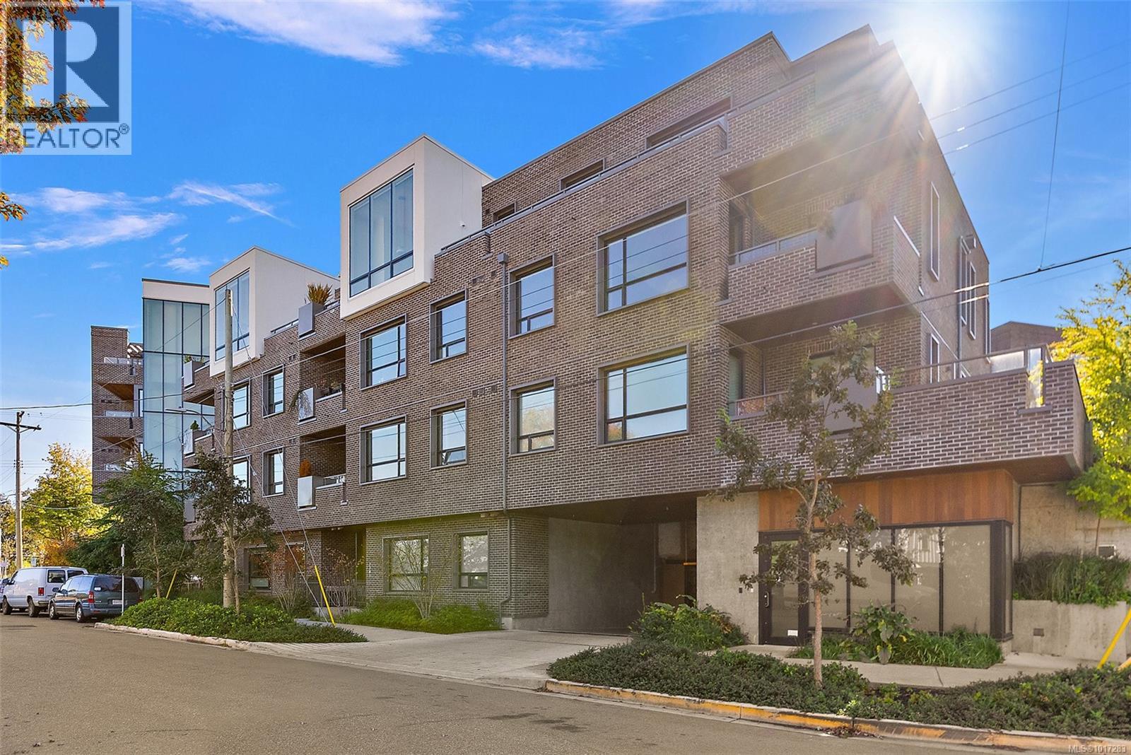 2285 Bowker Ave Unit 302 Ave, Oak Bay, BC V8R 2E2