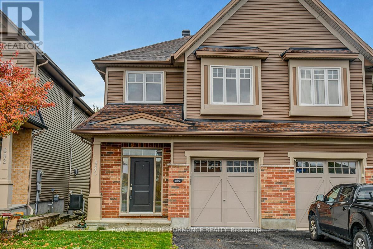 880 White Alder Ave, Ottawa, ON K1T 0H4