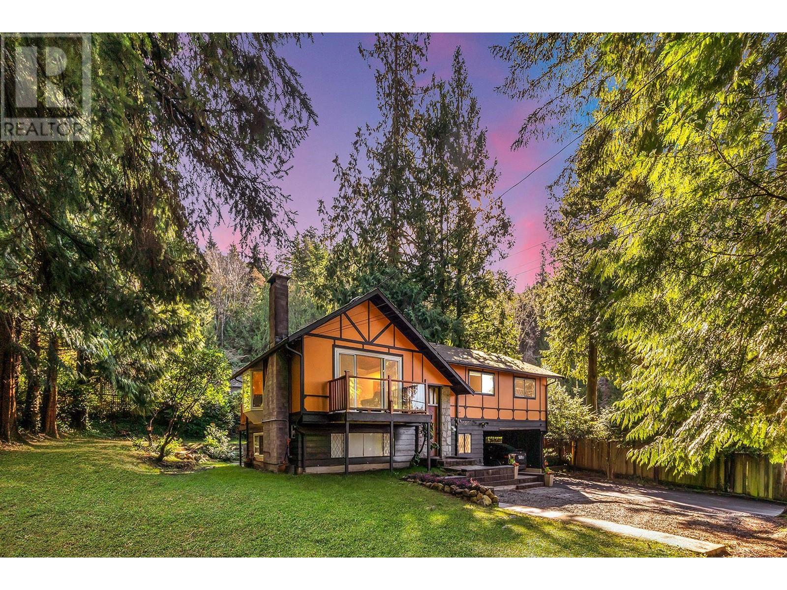 5325 Marine Dr, West Vancouver, BC V7W 2P5