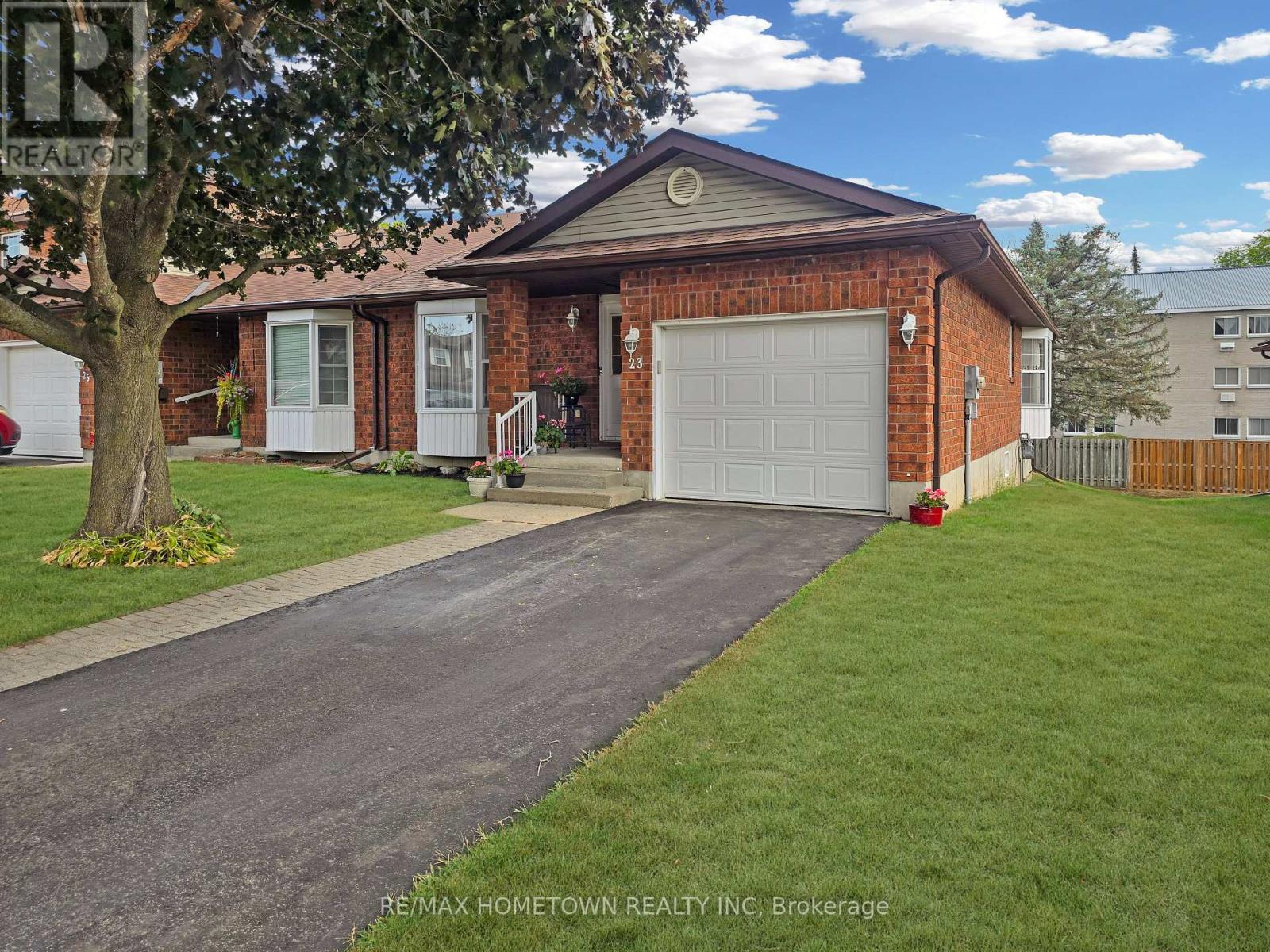 23 Wilmot Young Pl, Brockville, ON K6V 7H5