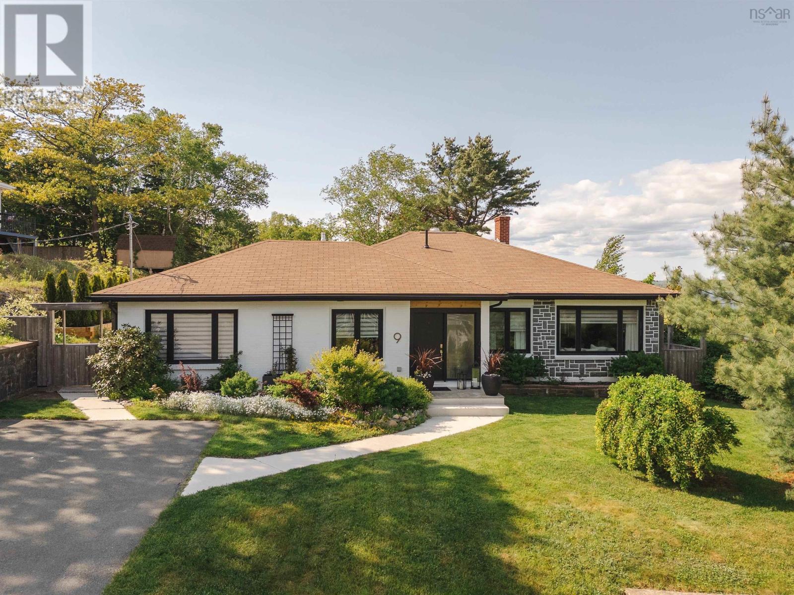 9 Lynwood Dr, Halifax, NS B3M 1Y8