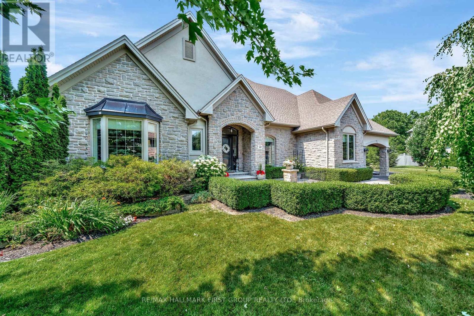22 Rosslyn Dr, Brighton, ON K0K 1H0
