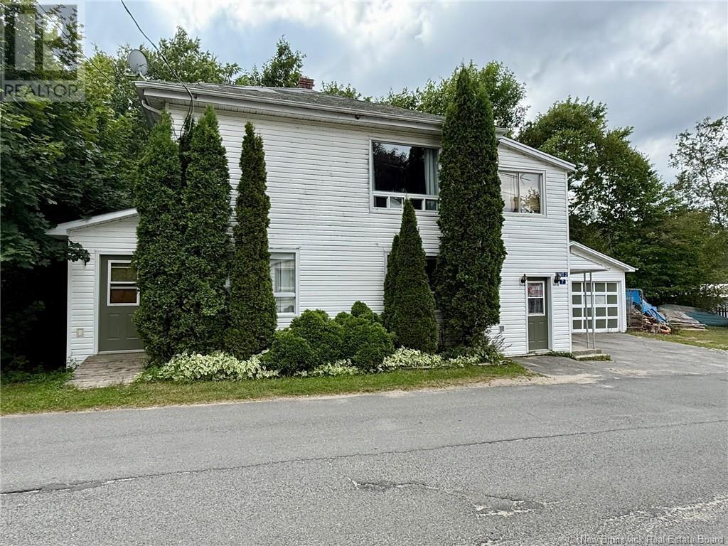 7 Oak St, McAdam, NB E6J 1M5