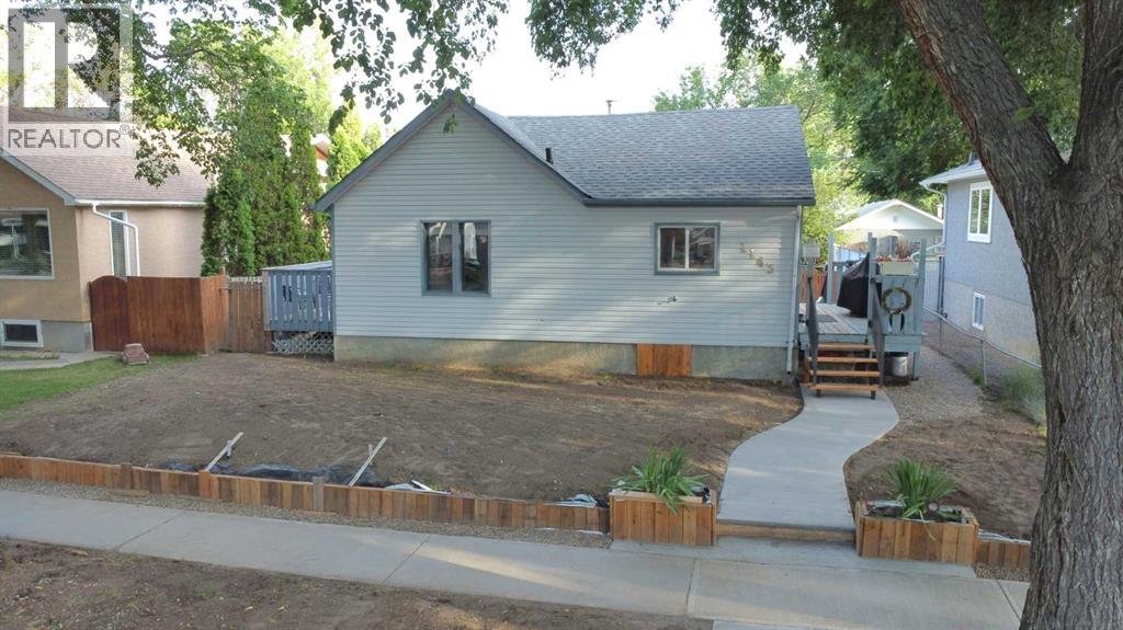1143 Braemar St SE, Medicine Hat, AB T1A 0W1