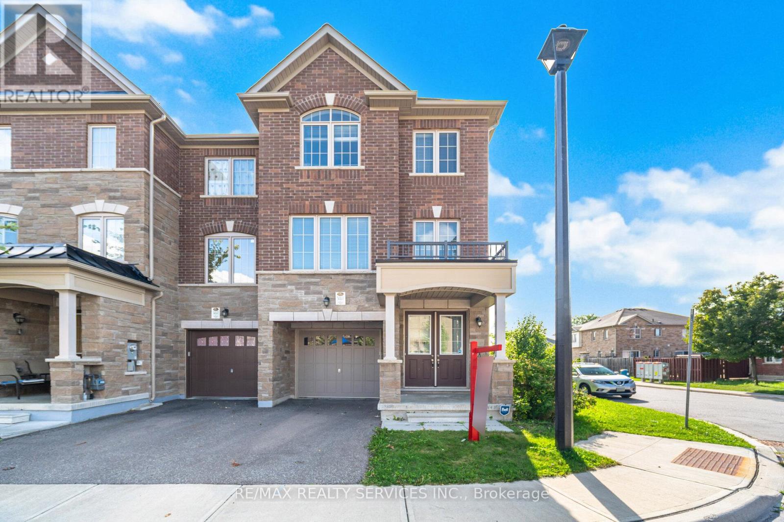 2 Estelle Gate, Brampton, ON L6P 4M9