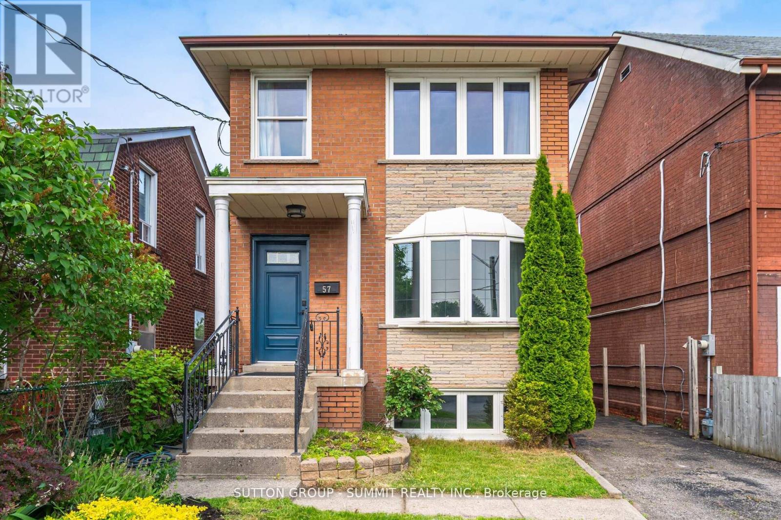 57 Stephen Dr, Toronto, ON M8Y 3M8