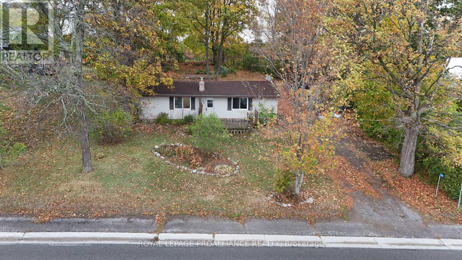 2112 Hamilton Rd, Quinte West, ON K8V 5P8