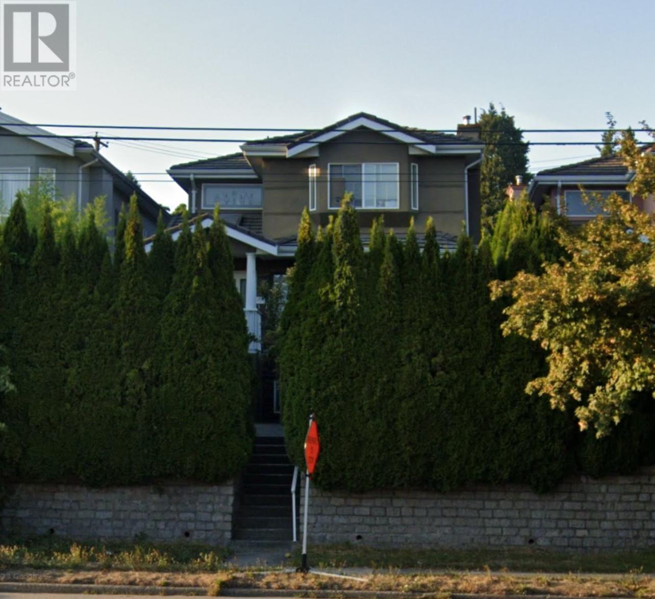 2945 E Broadway, Vancouver, BC V5M 1Z2