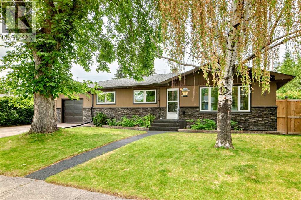 73 Kirby Pl SW, Calgary, AB T2V 2K7