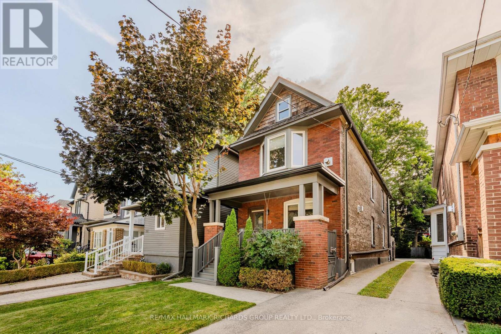 138 Ashdale Ave, Toronto, ON M4L 2Y9