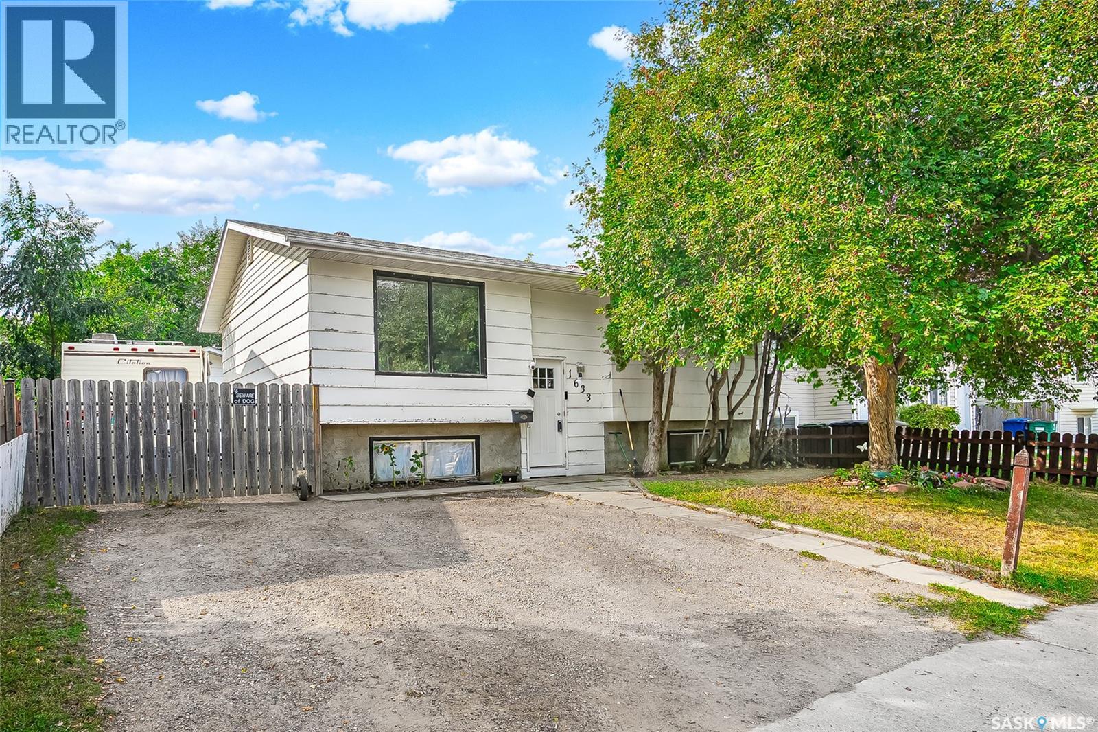 1633 B Ave N, Saskatoon, SK S7L 1H2