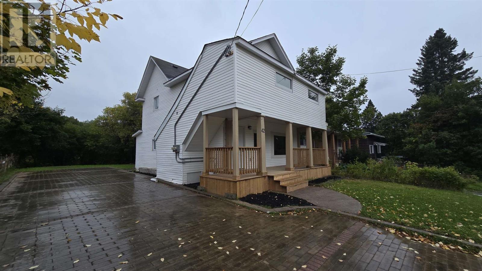 42 Knox Ave, Sault Ste. Marie, ON P6B 3X9