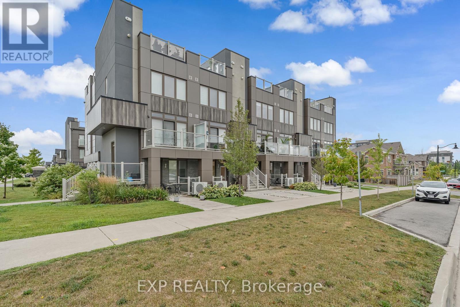 3 261 Skinner Rd, Hamilton, ON L8B 1W6