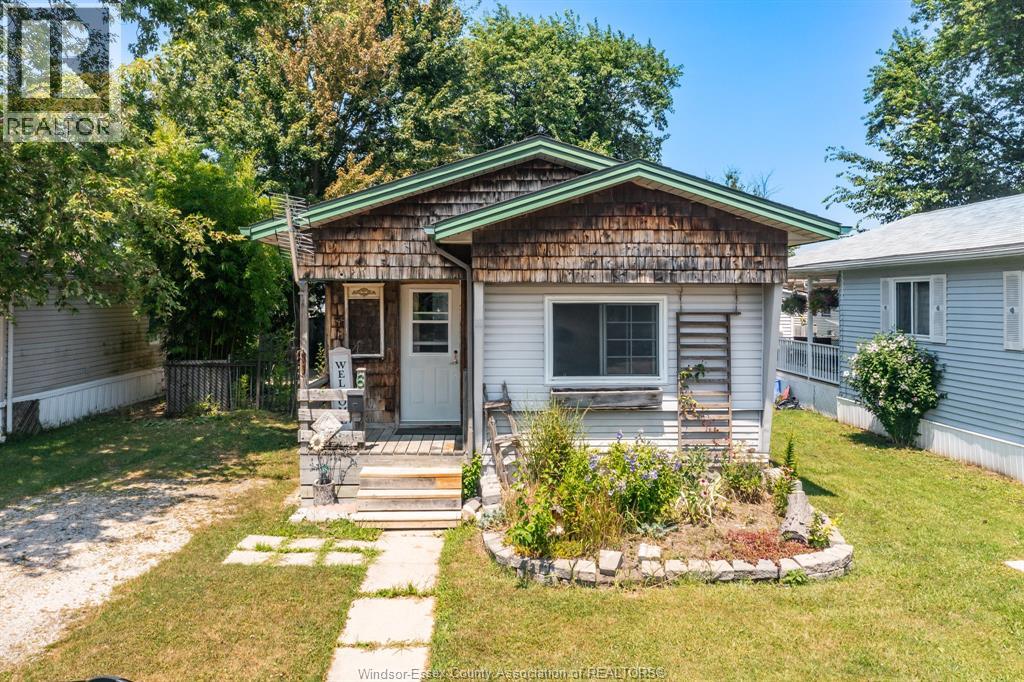 6 Maple Dr, Essex, ON N0R 1J0