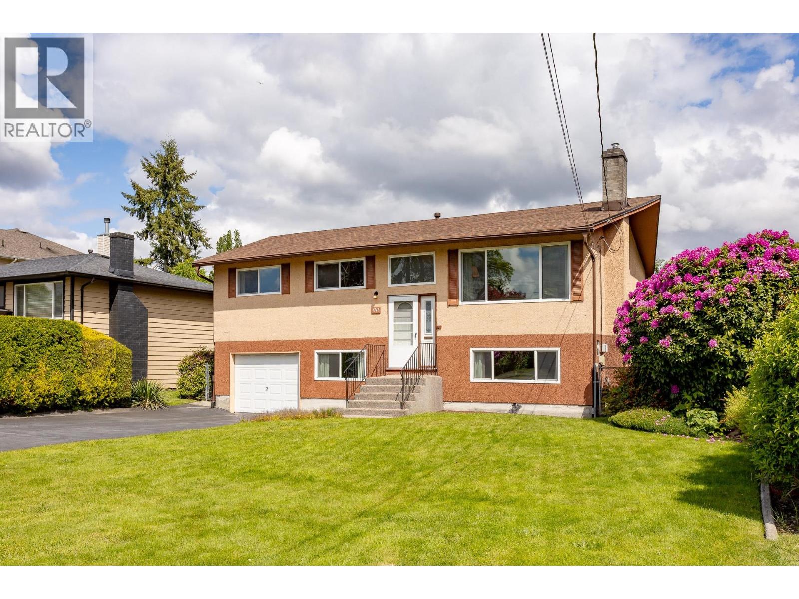 1741 Langan Ave, Port Coquitlam, BC V3C 1K8