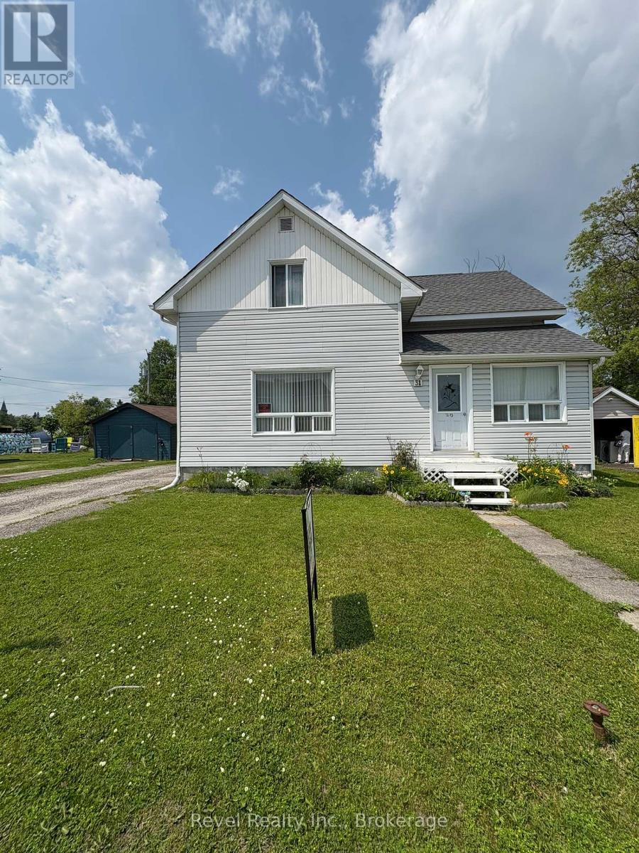 31 Cain Ave, Kapuskasing, ON P5N 1T2