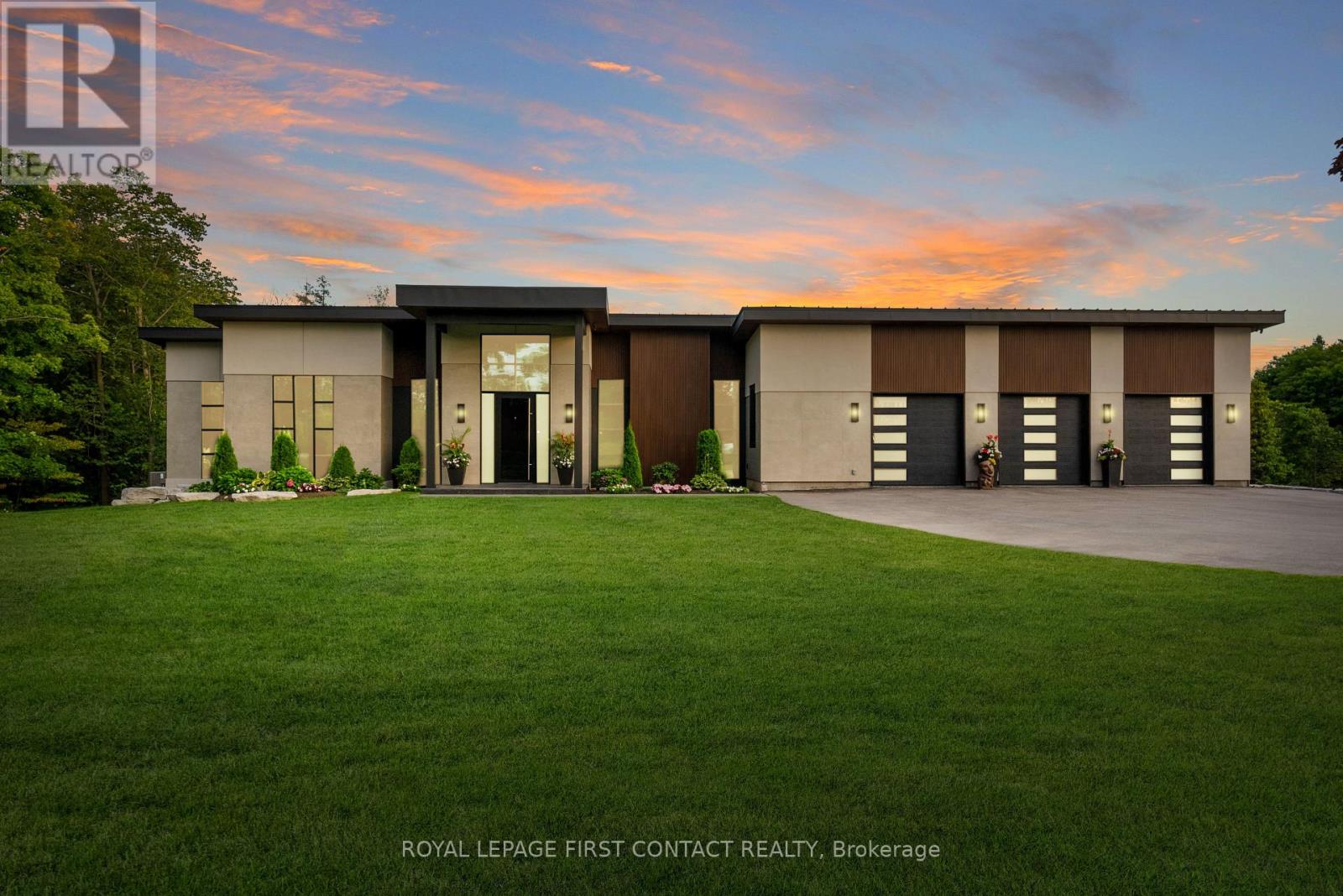 2761 Lockhart Rd, Innisfil, ON L9S 3G2